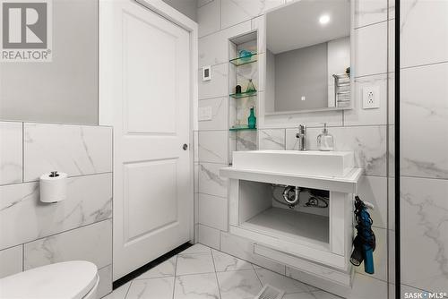 2626 Cameron Street, Regina, SK - Indoor Photo Showing Bathroom