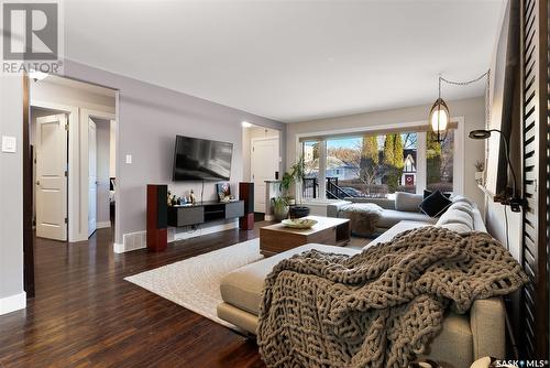 2626 Cameron Street, Regina, SK - Indoor Photo Showing Living Room