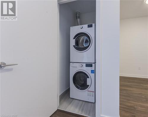 15 Wellington Street Unit# 2108, Kitchener, ON - Indoor Photo Showing Laundry Room