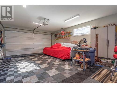 1608 Summer Crescent, Kelowna, BC - Indoor Photo Showing Garage