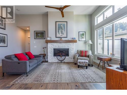 1608 Summer Crescent, Kelowna, BC - Indoor Photo Showing Living Room With Fireplace