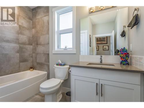 1608 Summer Crescent, Kelowna, BC - Indoor Photo Showing Bathroom