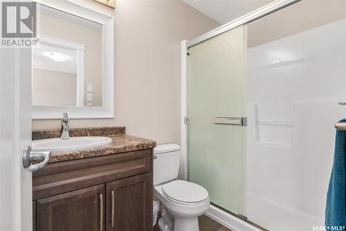 907 Hunter Road, Saskatoon, SK - Indoor Photo Showing Bathroom