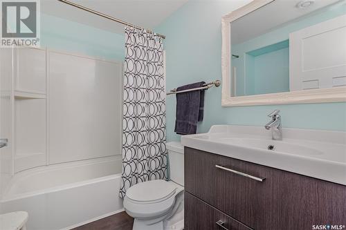 907 Hunter Road, Saskatoon, SK - Indoor Photo Showing Bathroom