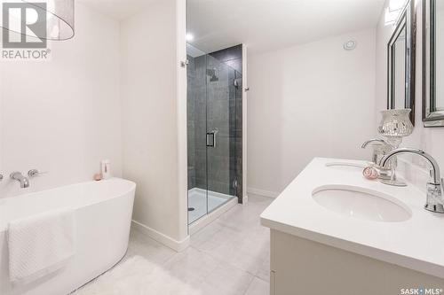 1334 Colony Street, Saskatoon, SK - Indoor Photo Showing Bathroom