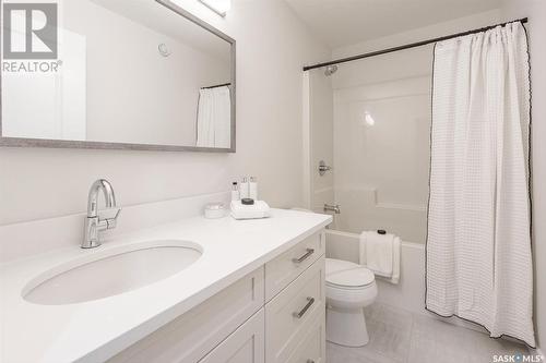 1334 Colony Street, Saskatoon, SK - Indoor Photo Showing Bathroom