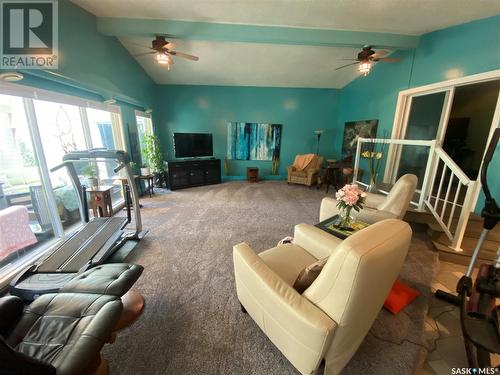 64 James Avenue, Yorkton, SK - Indoor Photo Showing Living Room