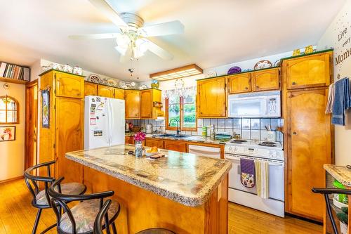 12337 Highway 3A, Boswell, BC - Indoor Photo Showing Kitchen