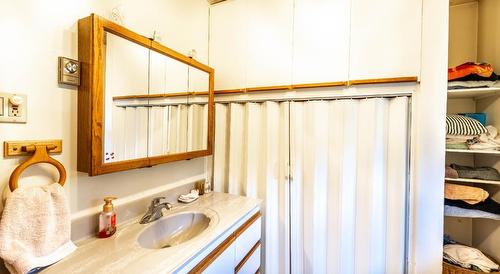 12337 Highway 3A, Boswell, BC - Indoor Photo Showing Bathroom