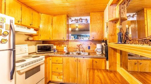 12337 Highway 3A, Boswell, BC - Indoor Photo Showing Kitchen With Double Sink