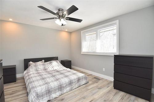 312 St Andrews Drive, Hamilton, ON - Indoor Photo Showing Bedroom