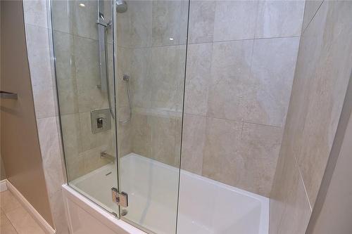 312 St Andrews Drive, Hamilton, ON - Indoor Photo Showing Bathroom