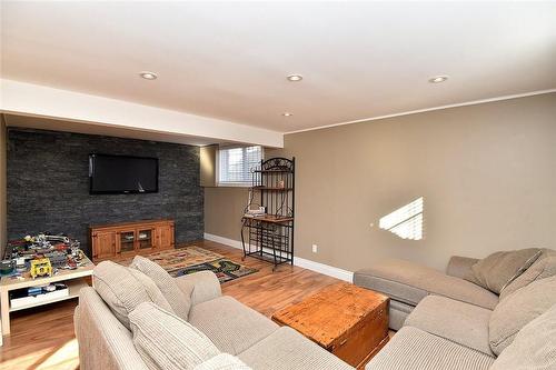 312 St Andrews Drive, Hamilton, ON - Indoor Photo Showing Living Room With Fireplace