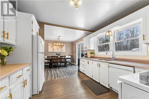 570 Sullivan Street, Haley Station, ON - Indoor Photo Showing Kitchen With Double Sink