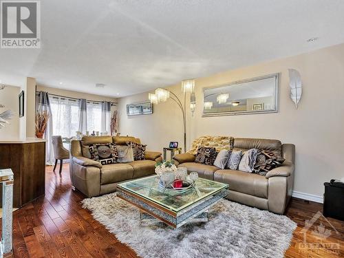 218 Hunterbrook Street N, Kanata, ON - Indoor Photo Showing Living Room