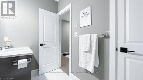 33 Brooklawn Drive, Lambton Shores, ON - Indoor Photo Showing Bathroom