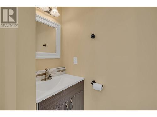 9384 Hodges Road, Vernon, BC - Indoor Photo Showing Bathroom