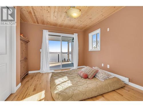 9384 Hodges Road, Vernon, BC - Indoor Photo Showing Bedroom