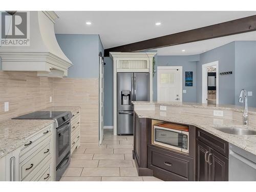 9384 Hodges Road, Vernon, BC - Indoor Photo Showing Kitchen With Stainless Steel Kitchen With Upgraded Kitchen