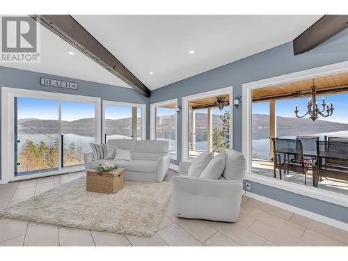 9384 Hodges Road, Vernon, BC - Indoor Photo Showing Living Room