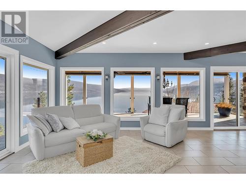 9384 Hodges Road, Vernon, BC - Indoor Photo Showing Living Room