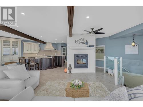 9384 Hodges Road, Vernon, BC - Indoor Photo Showing Living Room