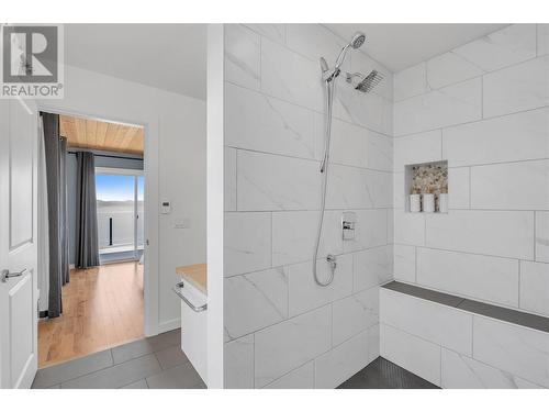 9384 Hodges Road, Vernon, BC - Indoor Photo Showing Bathroom