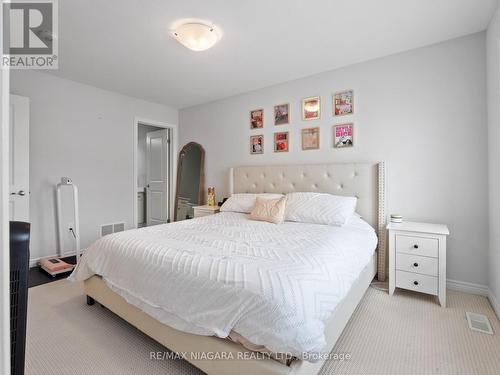 #24 -340 Prospect Point Rd N, Fort Erie, ON - Indoor Photo Showing Bedroom