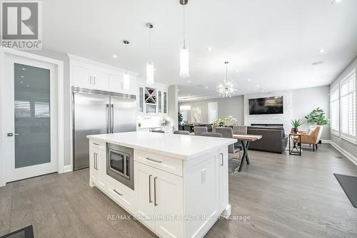 474 Dewitt Rd N, Hamilton, ON - Indoor Photo Showing Kitchen With Upgraded Kitchen