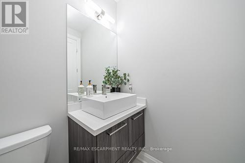 474 Dewitt Rd N, Hamilton, ON - Indoor Photo Showing Bathroom