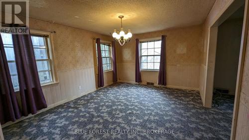 144 Wilson St, Woodstock, ON - Indoor Photo Showing Other Room