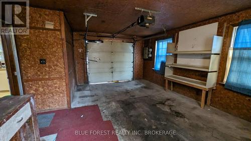 144 Wilson St, Woodstock, ON - Indoor Photo Showing Garage