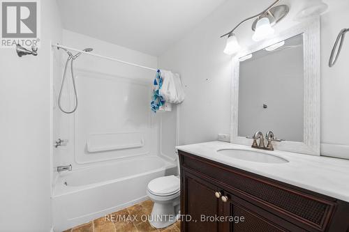 19 Stephen St, Kingston, ON - Indoor Photo Showing Bathroom