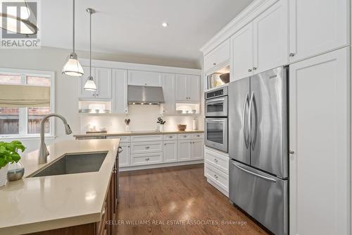 9 Lookout Court, Halton Hills, ON - Indoor Photo Showing Kitchen With Upgraded Kitchen