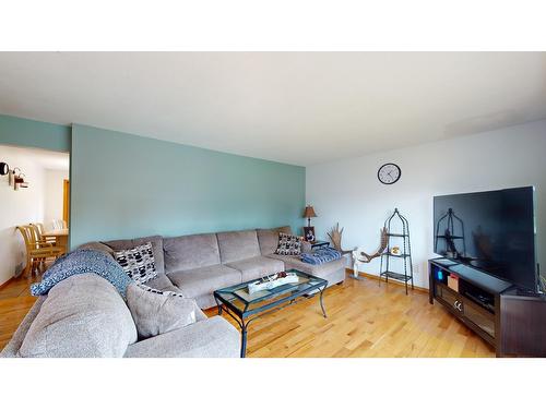 5 Clearwater Place, Elkford, BC - Indoor Photo Showing Living Room