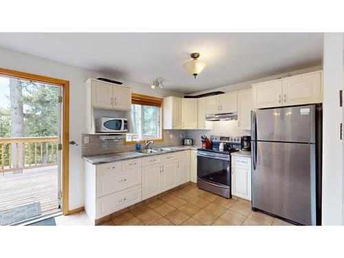 5 Clearwater Place, Elkford, BC - Indoor Photo Showing Kitchen With Double Sink