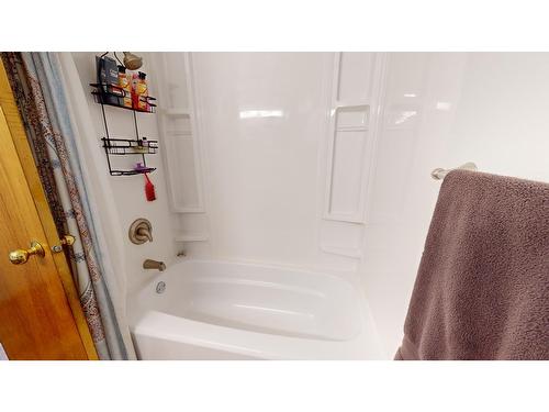 5 Clearwater Place, Elkford, BC - Indoor Photo Showing Bathroom