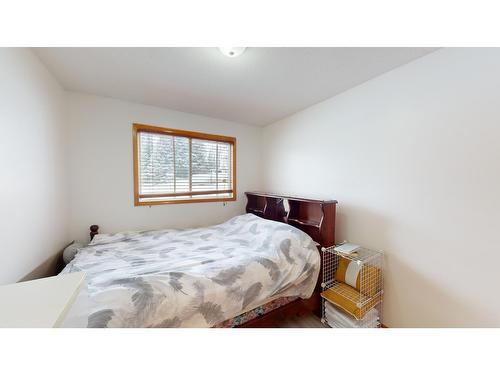 5 Clearwater Place, Elkford, BC - Indoor Photo Showing Bedroom