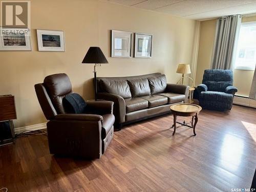 9 131 Angus Road, Regina, SK - Indoor Photo Showing Living Room