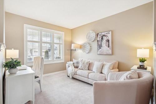 1009 Holdsworth Crescent, Milton, ON - Indoor Photo Showing Living Room