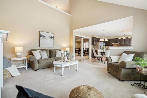 1009 Holdsworth Crescent, Milton, ON - Indoor Photo Showing Living Room
