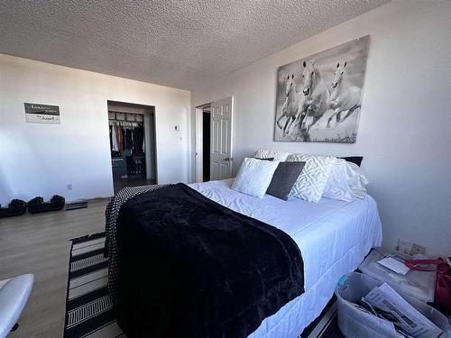 502 130 Brodie Street, Thunder Bay, ON - Indoor Photo Showing Bedroom