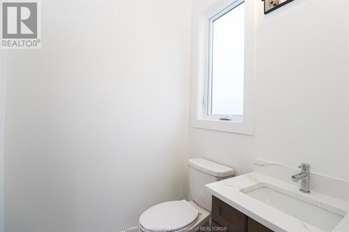 4431 Belmont, Lakeshore, ON - Indoor Photo Showing Bathroom