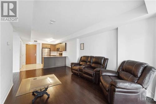242 Rideau Street Unit#604, Ottawa, ON - Indoor Photo Showing Living Room