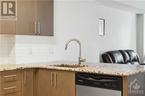 242 Rideau Street Unit#604, Ottawa, ON - Indoor Photo Showing Kitchen With Upgraded Kitchen