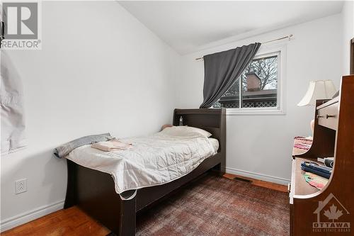 935 Goren Avenue, Ottawa, ON - Indoor Photo Showing Bedroom