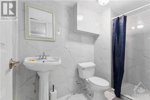 935 Goren Avenue, Ottawa, ON - Indoor Photo Showing Bathroom