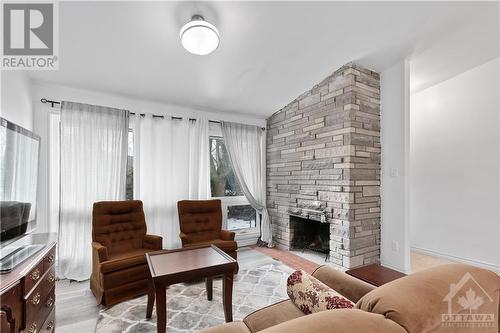935 Goren Avenue, Ottawa, ON - Indoor Photo Showing Living Room With Fireplace