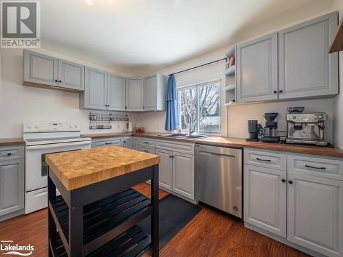 1 Harriet Street, Mckellar, ON - Indoor Photo Showing Kitchen