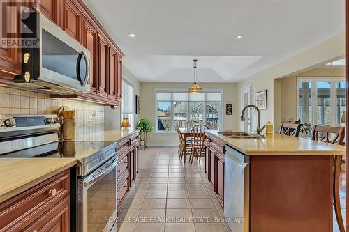81 South Harbour Dr, Kawartha Lakes, ON - Indoor Photo Showing Kitchen With Upgraded Kitchen